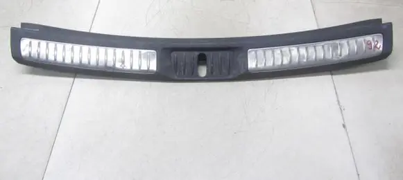 Toyota Avensis T270 Other trunk/boot trim element 58387-05110