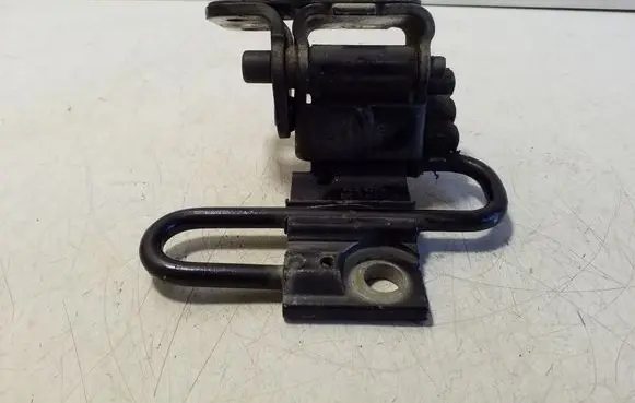 Audi A6 S6 C6 4F Front door lower hinge 8E0831411B
