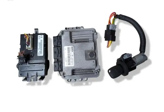 Opel Vivaro Engine ECU kit and lock set 0281011529 8200546983