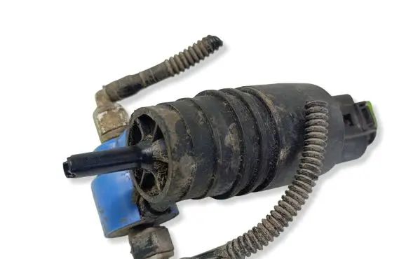 Volkswagen PASSAT B6 Windscreen/windshield washer pump 26259