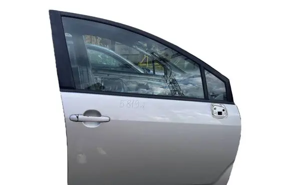 Toyota Corolla Verso E121 Front door