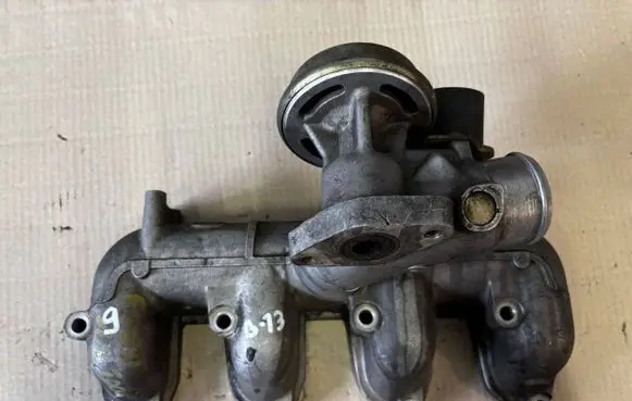 Ford Focus Intake manifold 1M5Q9424AA