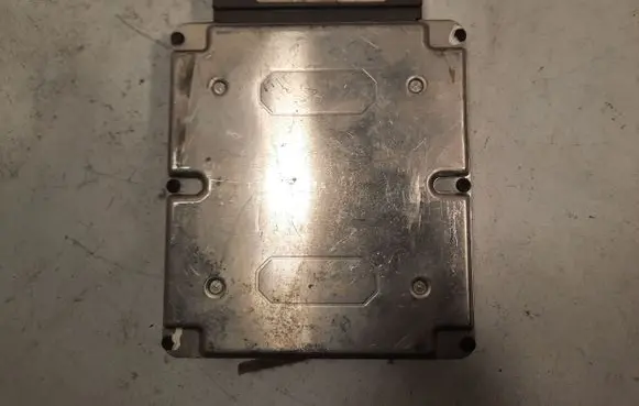 Mazda 626 Engine control unit/module FSJ318881J F7FF12A650FJ TPM8