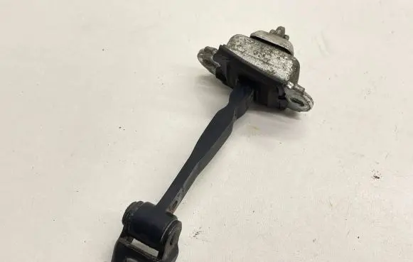 Skoda Octavia Mk2 (1Z) Rear door check strap stopper 1Z0839249D