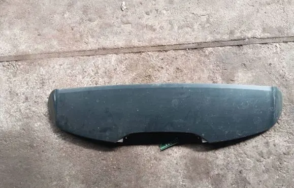 Tailgate/trunk spoiler