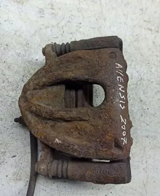 Toyota Avensis T250 Front brake caliper