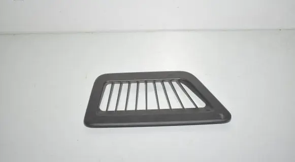 Quarter panel pressure vent