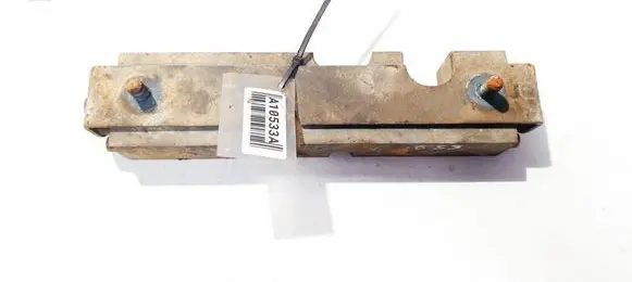 Engine mount bracket