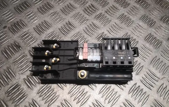 Mercedes-Benz E W211 Fuse box set 2115452301 A2115452301