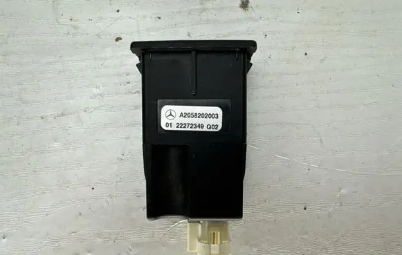 Mercedes-Benz C W205 USB socket connector A2058202003 22272349
