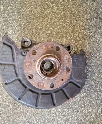 Volkswagen PASSAT CC Front wheel hub