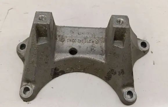 Mercedes-Benz C W205 Engine mounting bracket A2112420340
