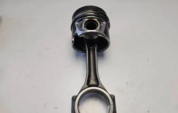 Volkswagen Tiguan Piston with connecting rod 026038J