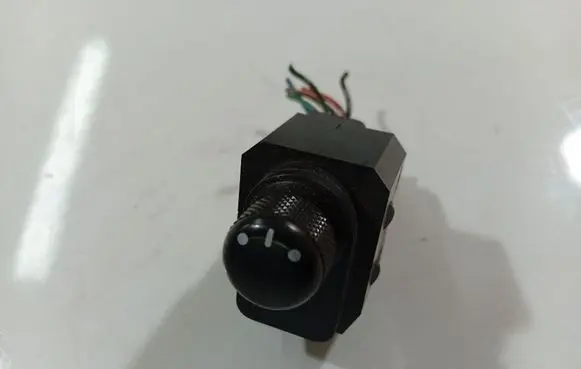 Suzuki Swift I Electric window control switch 62J002215t