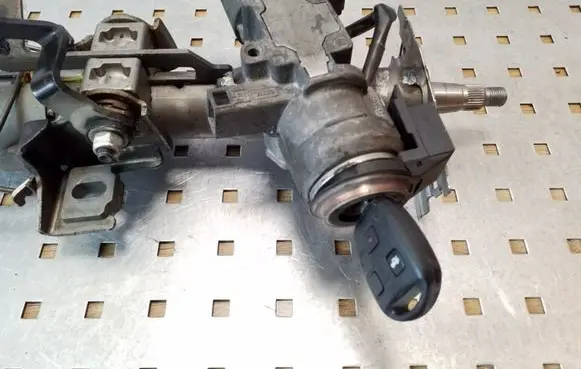Toyota Avensis T250 Ignition lock 736661A