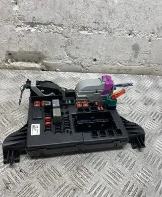 Opel Insignia A Fuse module 13485569 02243120715