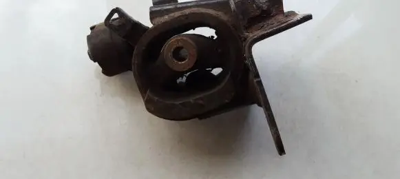 Toyota Corolla E120 E130 Engine mount bracket 123720D080 12372-0D080