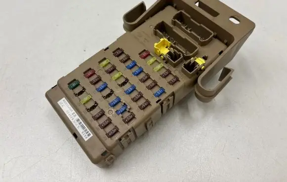Subaru Outback Fuse module 82201AJ000 004029