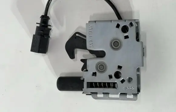 Audi A6 S6 C8 4K Tie down hook / loop 4K0823509A