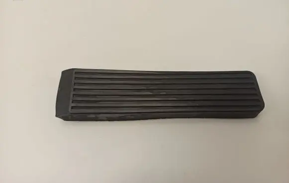 Mercedes-Benz 250 280 C CE W114 Accelerator throttle pedal 1163010182