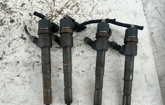 Opel Insignia A Fuel injectors set 0445110327