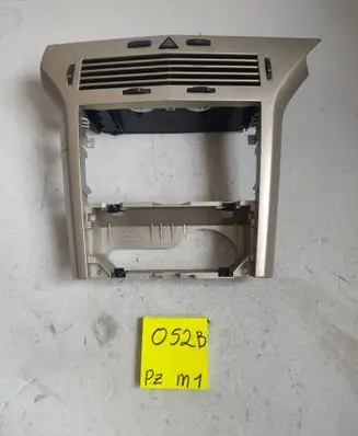 Opel Astra H Central console control unit 13100105