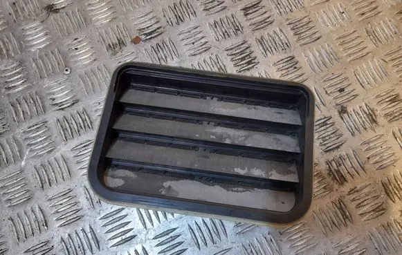 Volkswagen Touareg II Quarter panel pressure vent 7PP819181A