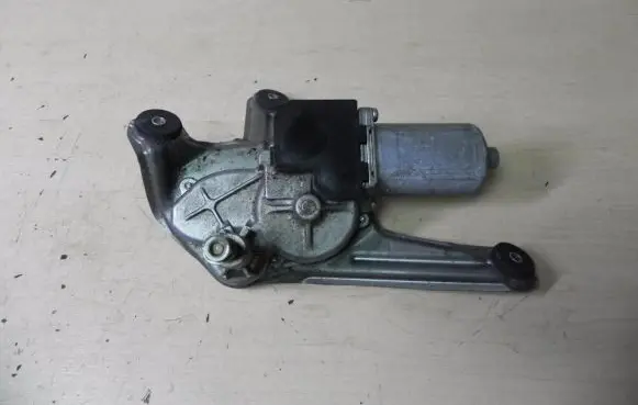 Toyota Avensis T250 Wiper motor 8513005100 V336