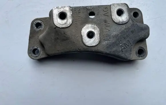 Volkswagen PASSAT B7 Gearbox mounting bracket 1K0199117