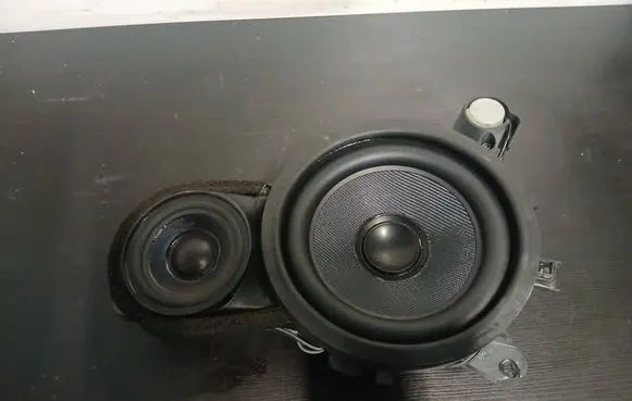 Volvo XC90 Front door speaker 30657756 03W35