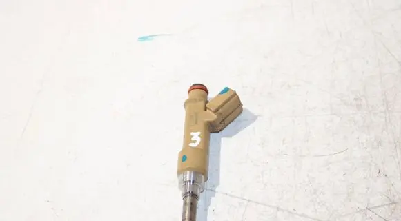 Toyota Prius (XW30) Fuel injector 2325037010