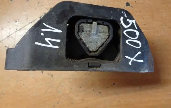 Fiat 500X Engine mount bracket 519997550