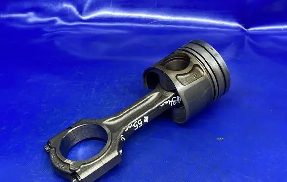 Hyundai Santa Fe Piston with connecting rod 