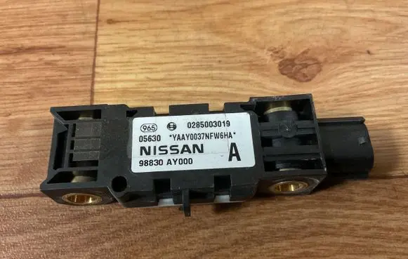 Nissan Micra Airbag deployment crash/impact sensor 98830AY000 0285003019 05630