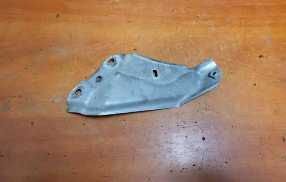 Citroen C4 Aircross Fender mounting bracket