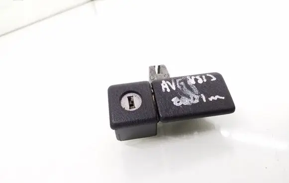 Toyota Avensis T220 Glove box lock 