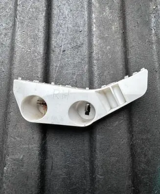 Infiniti M30 Bumper support mounting bracket corner 622221MA0A