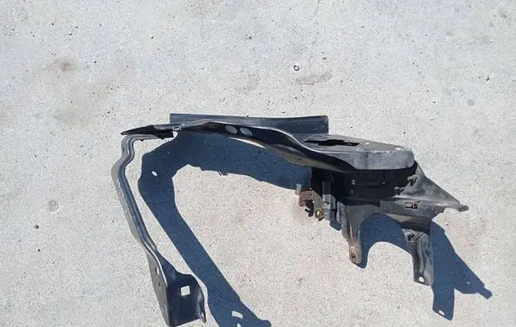 Mercedes-Benz CLS C219 Headlight/headlamp mounting bracket