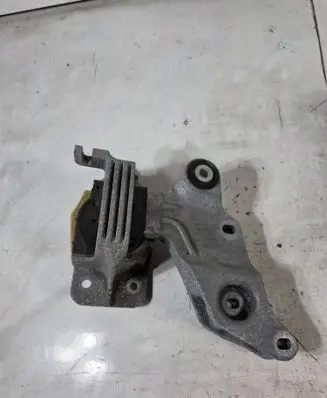Mercedes-Benz Vito Viano W447 Engine mount bracket A4472410713 26020121