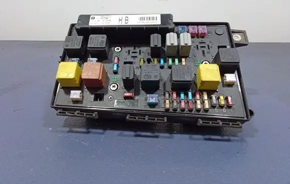 Opel Astra H Fuse box set 13206754