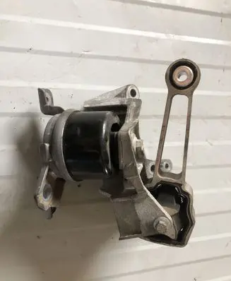 Volvo XC60 Engine mount bracket 8G9N6F012BB