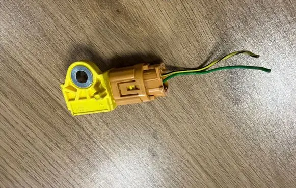 Suzuki Vitara (LY) Airbag deployment crash/impact sensor 3893061M20