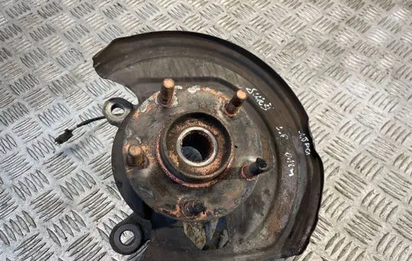 Nissan Juke I F15 Front wheel hub spindle knuckle