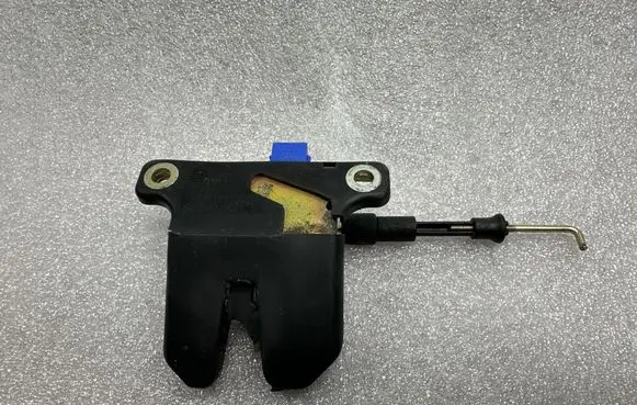 Audi A6 S6 C5 4B Tailgate/trunk/boot lock/catch/latch 4B5827505D