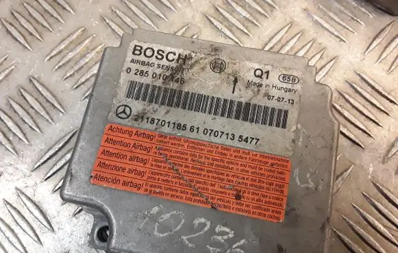 Mercedes-Benz CLS C219 Airbag control unit/module 0285010146