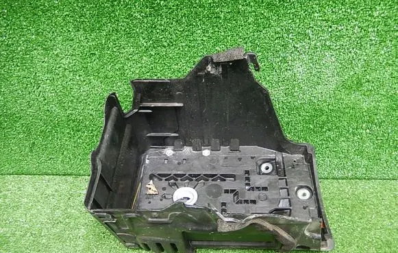 Land Rover Discovery Sport Battery box tray 