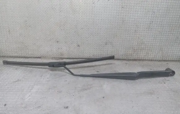 Mitsubishi Lancer VIII Windshield/front glass wiper blade 