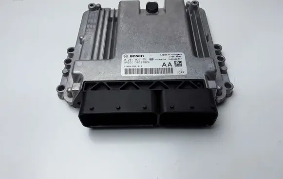 Honda CR-V Engine control unit/module 0281032751