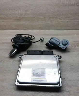 Mercedes-Benz E W211 Engine ECU kit and lock set A6461501634 A2115452308