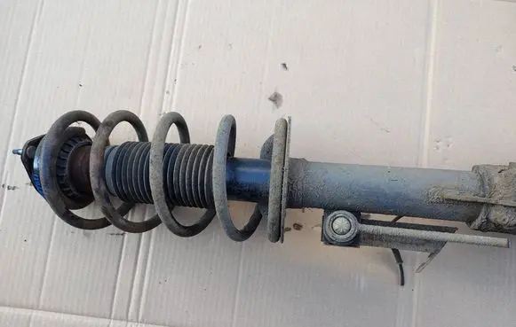 Front shock absorber with coil spring